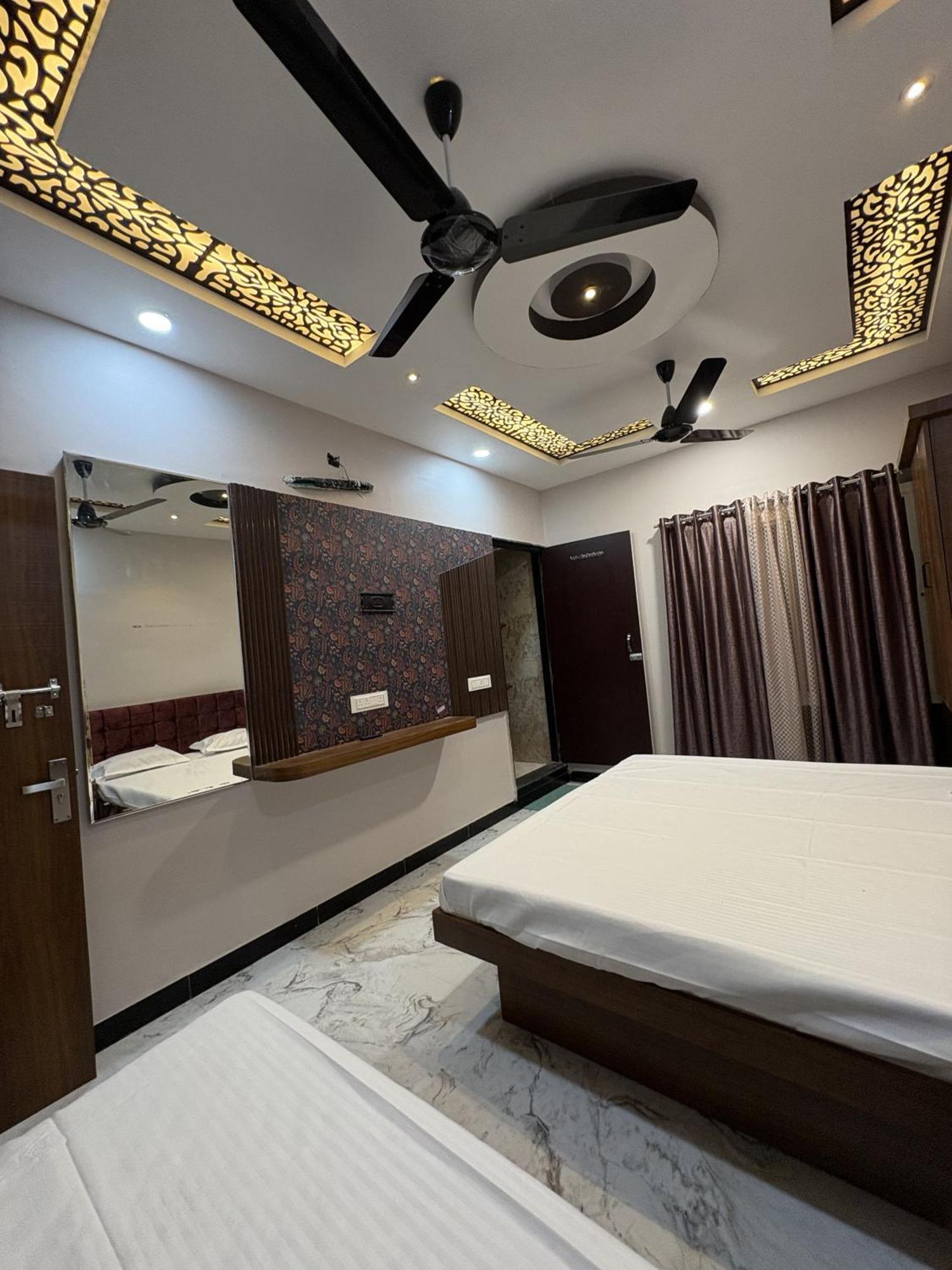 Shree Trilokeshwar Guest House Уджайн Екстериор снимка