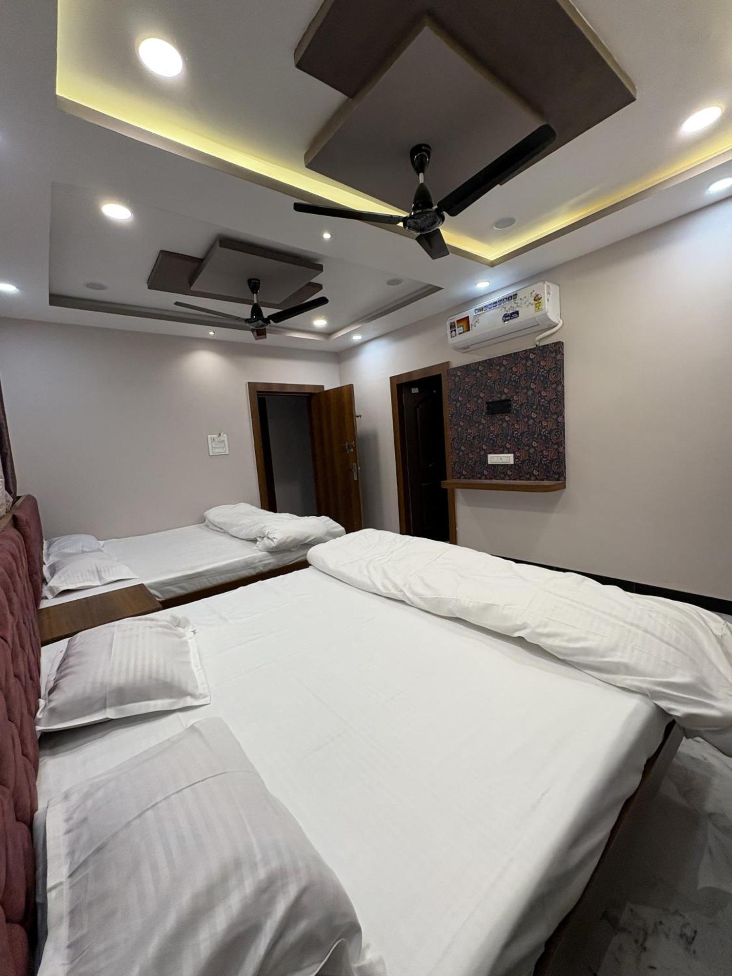 Shree Trilokeshwar Guest House Уджайн Екстериор снимка